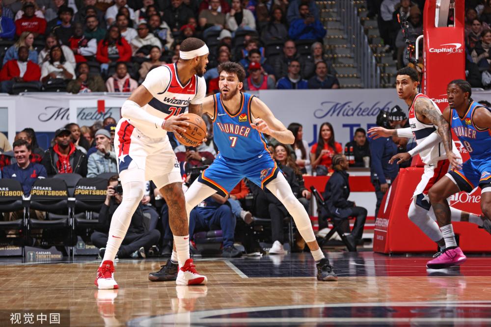 在托马斯身 在托马斯身